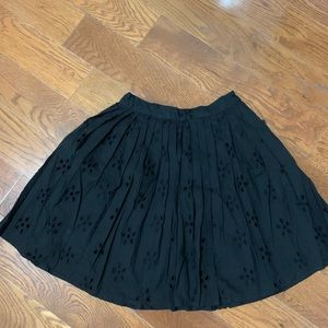 Flare short skirt in black